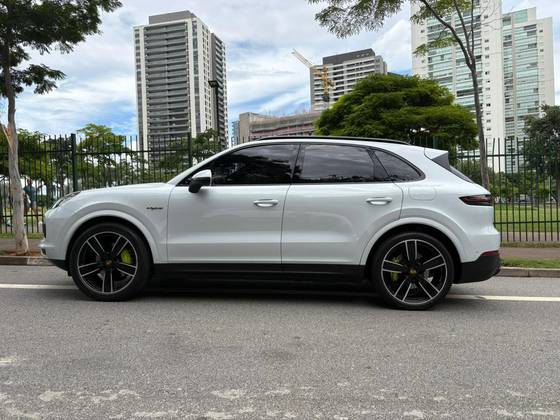 PORSCHE CAYENNE 3.0 V6 E-HYBRID PLATINUM EDITION AWD TIPTRONIC S